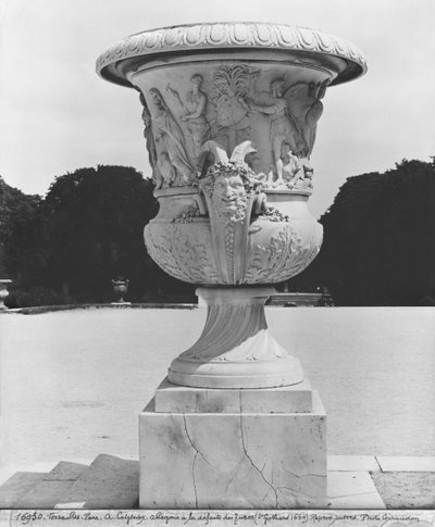 Monumental vase, allegory of the defeat of the Turks by the King